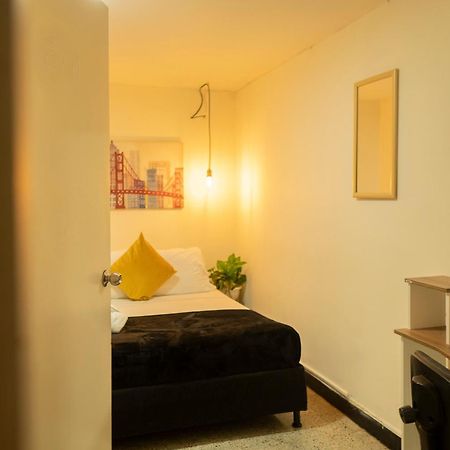 Africa House-Casa Hotel Laureles-La70 Медельин Экстерьер фото