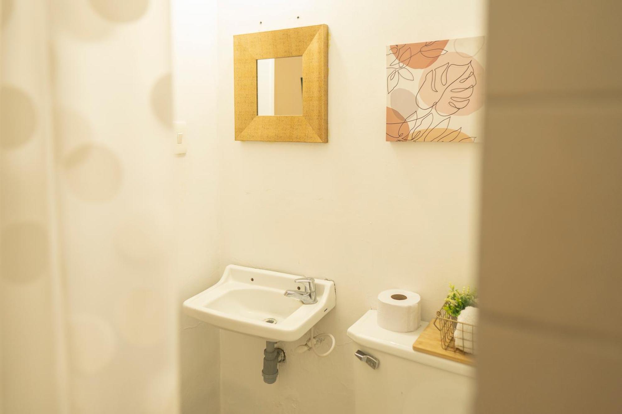 Africa House-Casa Hotel Laureles-La70 Медельин Экстерьер фото