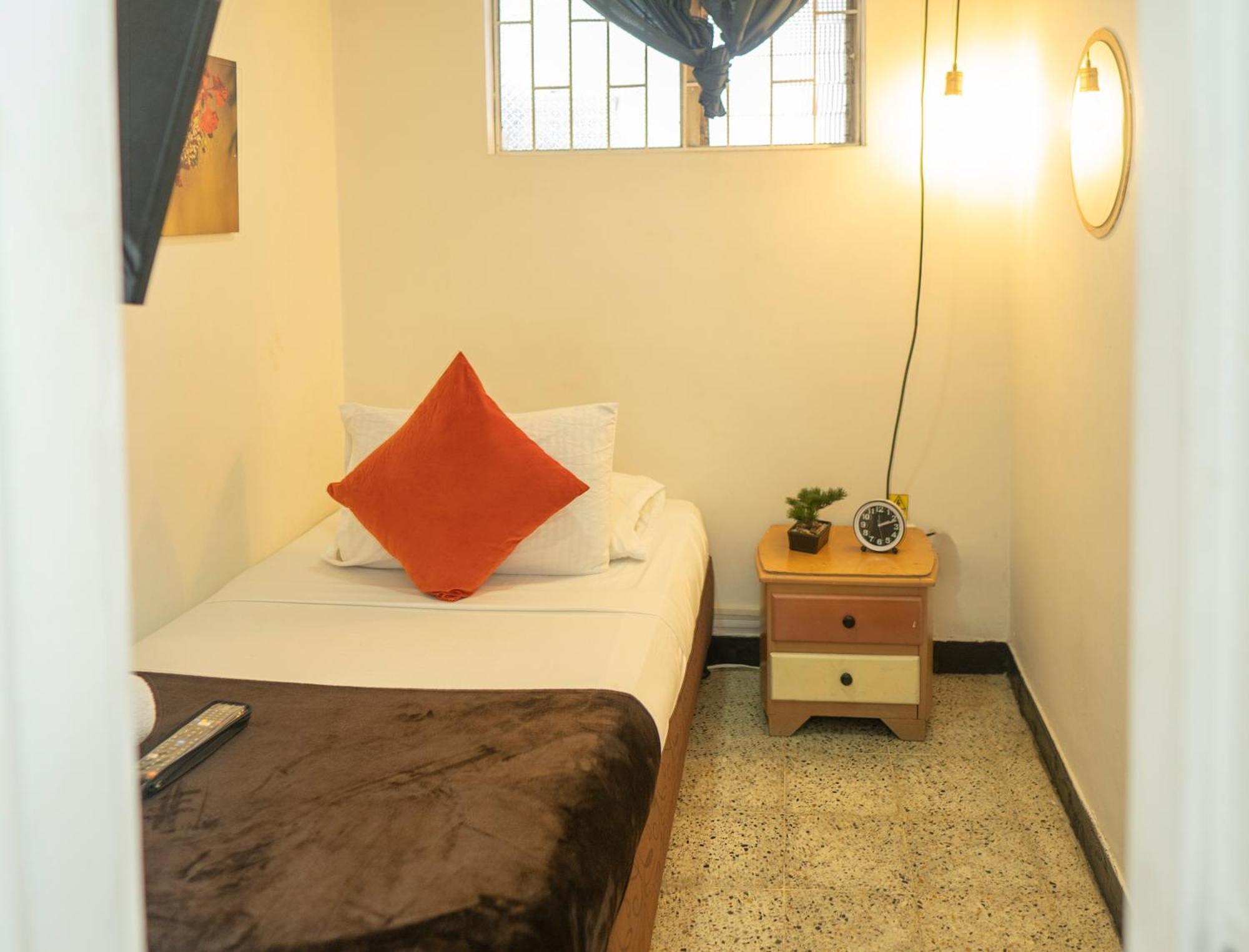 Africa House-Casa Hotel Laureles-La70 Медельин Экстерьер фото